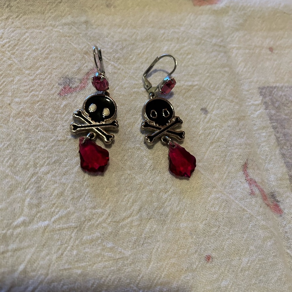 Tarina Tarantino Skull Earrings with Swarovski Crystal